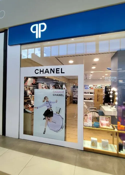 Vinilos en Valencia: rotulación y vinilos 1 Vinilos en Valencia para escaparates comerciales Rotulación y Vinilos