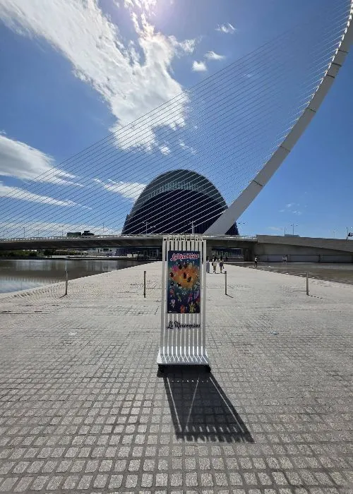 Vinilos Valencia para soporte publicitario exterior Vinilos Castellón para rotulación de camión comercial